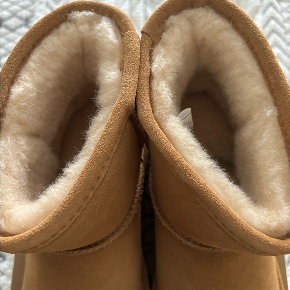 NWT Bearpaw Boots - Picture 4 of 4